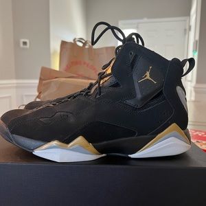 Jordan’s Teue Flight men’s Size 9